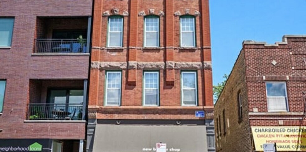 Building Photo - 2025 N Damen Ave
