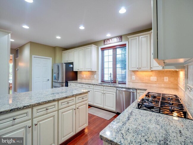 Building Photo - 41397 Windybush Dr