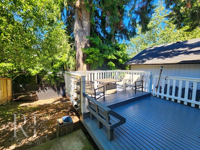 Building Photo - Inviting Vaulted 2-Story