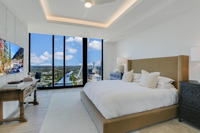 Building Photo - 610 Davis St