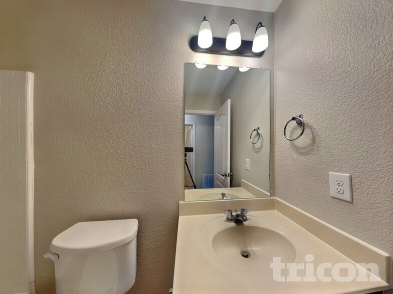 Building Photo - 7713 Captain Ln