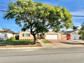 Building Photo - Beautifully Remodeled 4bd/2.5ba CLAIREMONT Home! Fenced yard, garage, PET friendly!