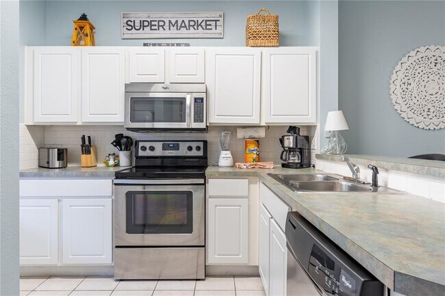 Building Photo - 2728 Sun Key Pl