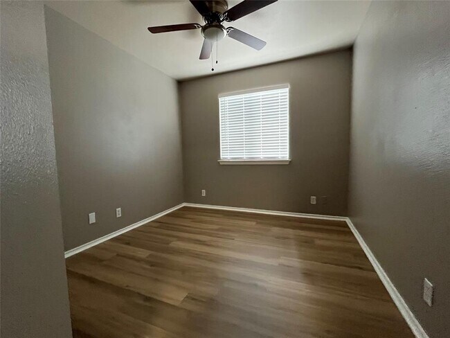 Building Photo - 15106 Chamberlain Ct