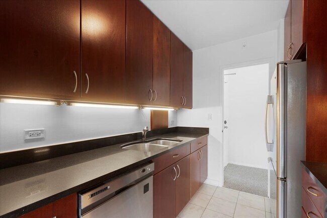 Building Photo - 2970 N Lake Shore Dr