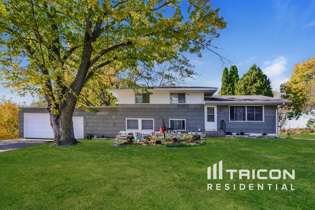 Building Photo - 6890 University Ave NE