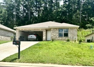 Building Photo - Charming 3-Bedroom Retreat in the Heart of...