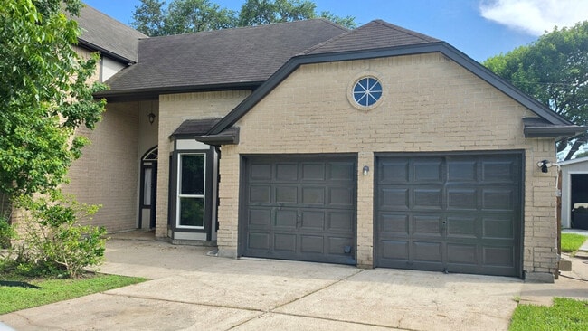 Building Photo - 4510 Beechcraft St