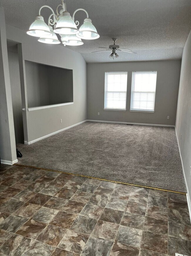 Building Photo - 2-Bedroom, 1.5 Bathroom Duplex with 1 Car ...