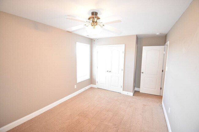 Building Photo - 4 Bedrooms and 2.5 Bath in Patriot Park Vi...