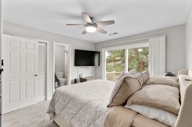 Building Photo - 4088 Fairway Lakes Dr