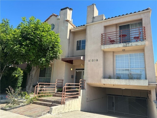 Building Photo - 13508 Moorpark St