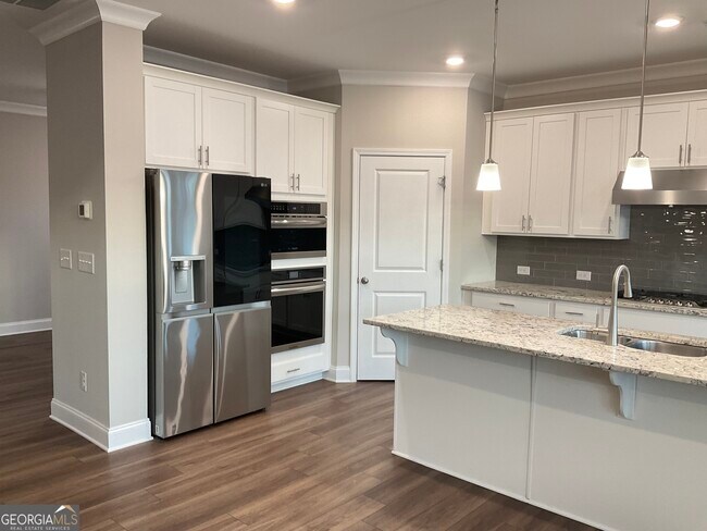 Building Photo - 495 Plainfield St