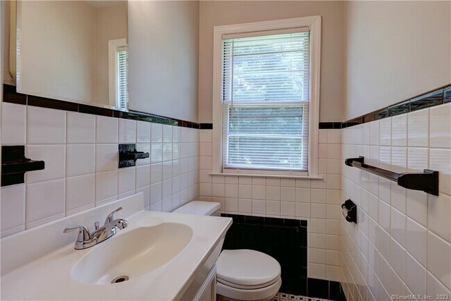 Building Photo - 32 Koger Rd
