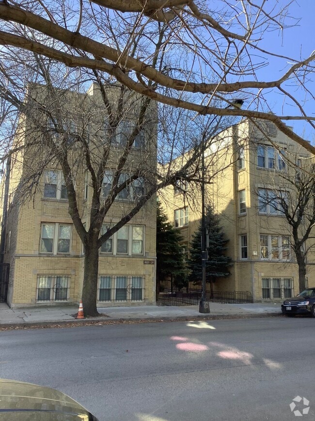 Building Photo - Rehabbed Portage Park One Bedroom