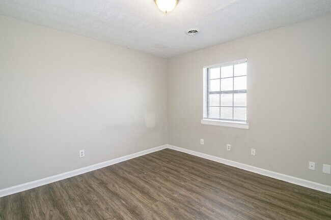 Building Photo - 20-420 Thompsonville Ln