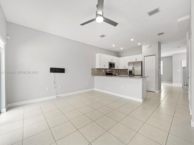 Building Photo - 2723 SE 17th St