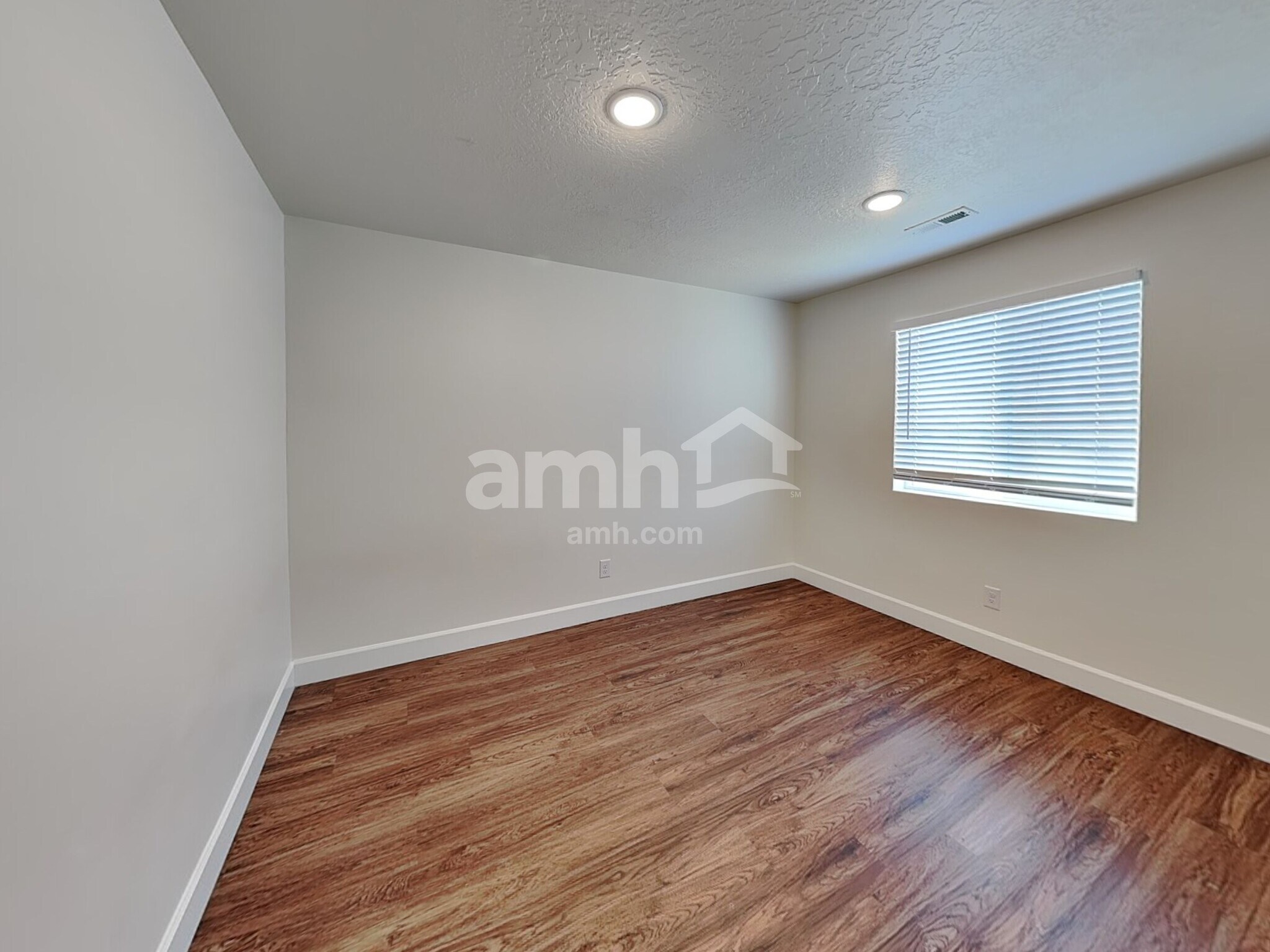 Building Photo - 2135 E Silverado Ln