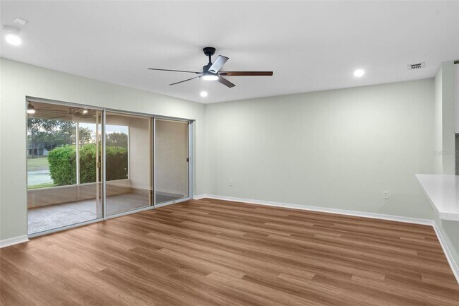 Building Photo - 26922 White Plains Way