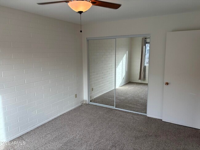 Building Photo - 4111 E Camelback Rd
