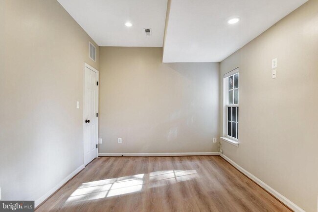 Building Photo - 12527 Heykens Ln