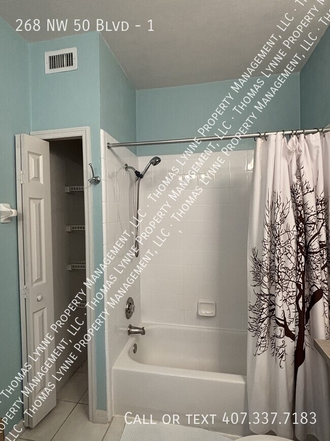 Building Photo - 268 NW 50th Blvd