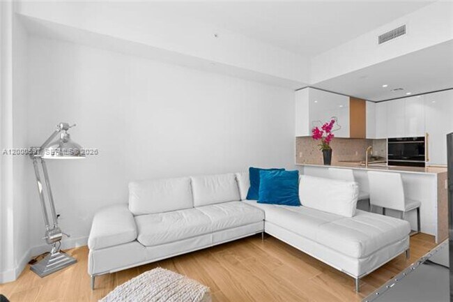 Building Photo - 2678 Tigertail Ave