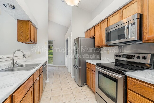 Building Photo - 11100 Deerpath Ct