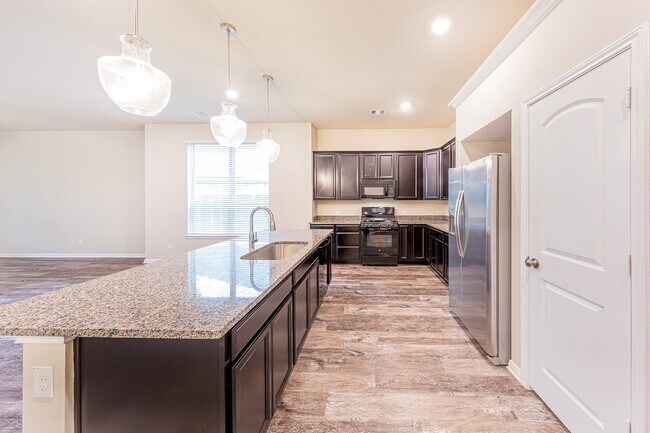 Building Photo - 3032 Stonebriar Ct