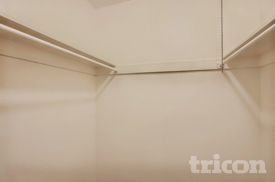 Building Photo - 452 S Johnson