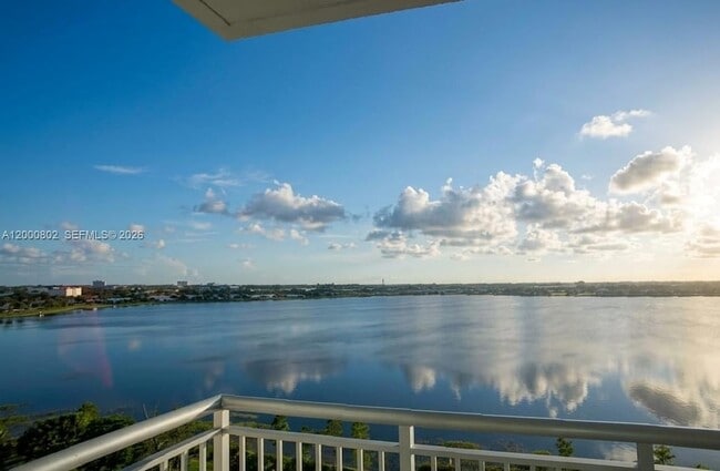 Building Photo - 300 S Australian Ave