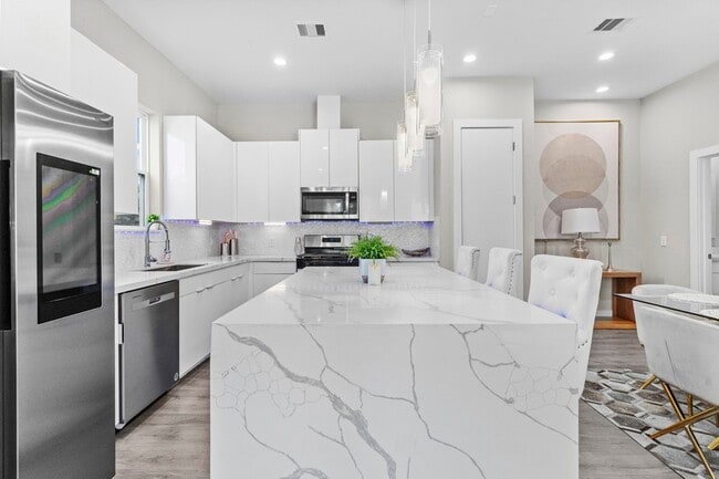 Building Photo - 851 Prosper St