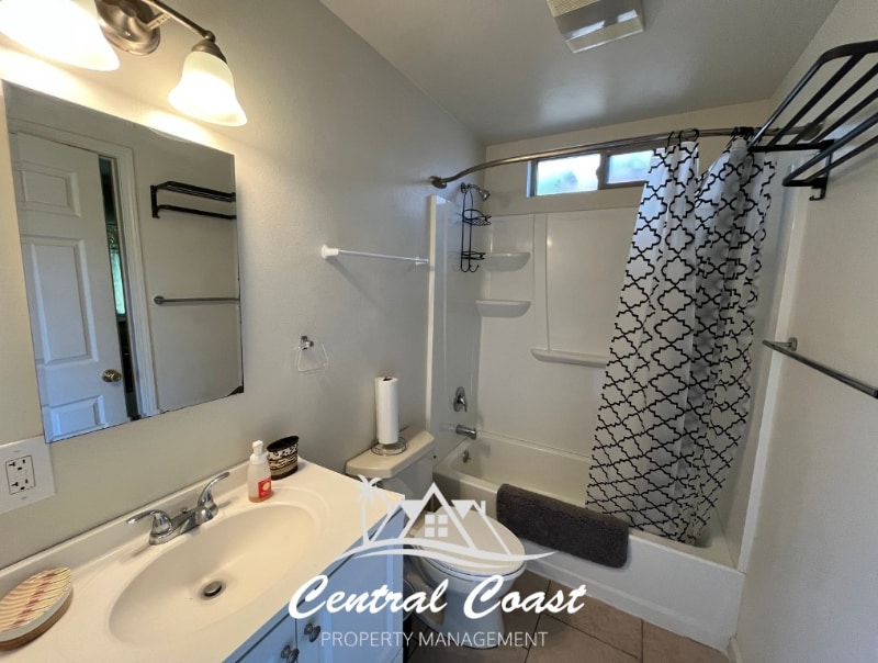 Building Photo - 0 E Newlove Dr