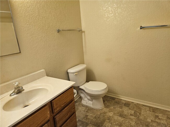 Building Photo - 813 Gemstone Ave