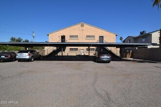 Building Photo - 1934 W Village Dr