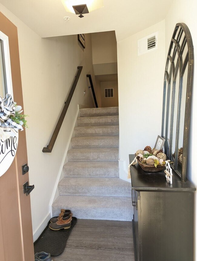 Building Photo - Gorgeous Newer Construction Home (2022) in...