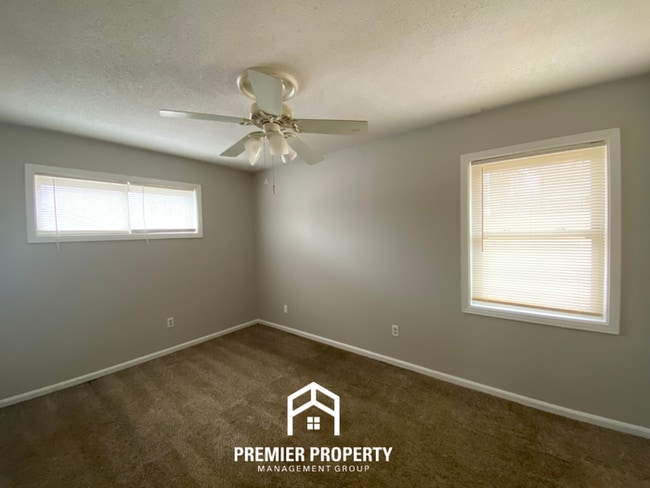 Building Photo - Charming 3BR Memphis Home with Hardwood Floors & Fenced Backyard