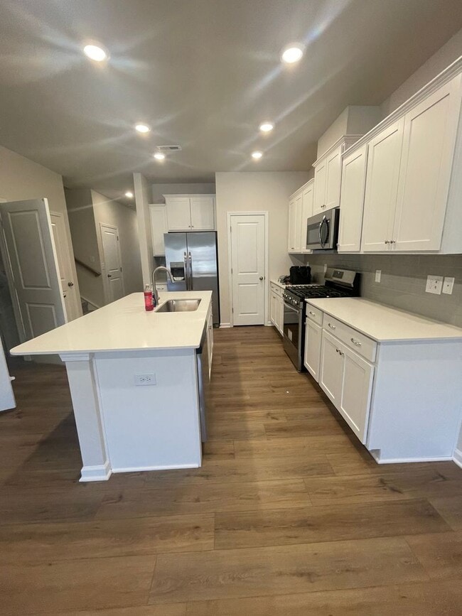 Building Photo - 4 Bedroom 3 Bath Townhome in the Stoneledge Community