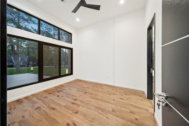 Building Photo - 2438 Carriage Lamp Ln