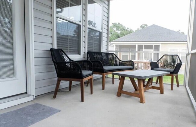 Building Photo - 929 Beaver Creek Way