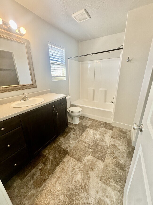 Building Photo - 3104 S Relic Ridge Dr