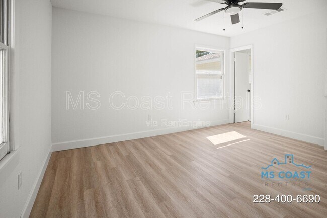 Building Photo - 218 Dogwood Dr