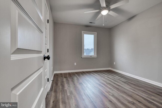 Building Photo - 6722 Brentwood Ave