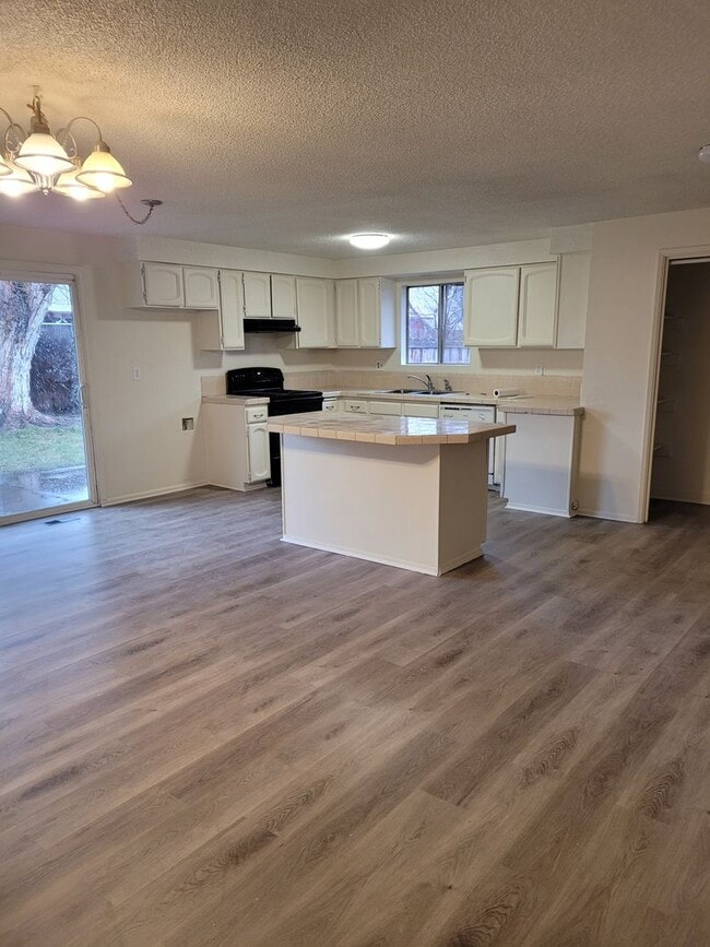 Building Photo - 3875 Redondo Way