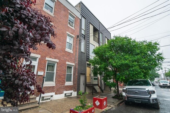 Building Photo - 2027 E Huntingdon St