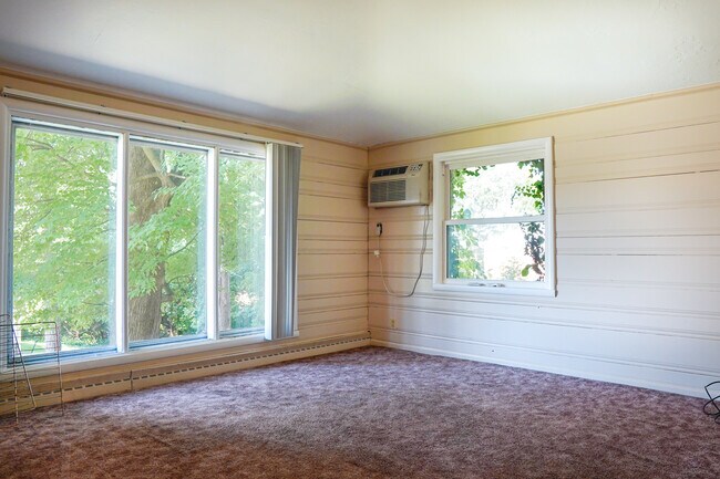 Building Photo - 1604 E Main St