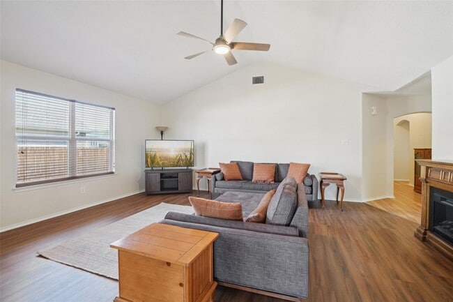 Building Photo - 410 S Water Ln