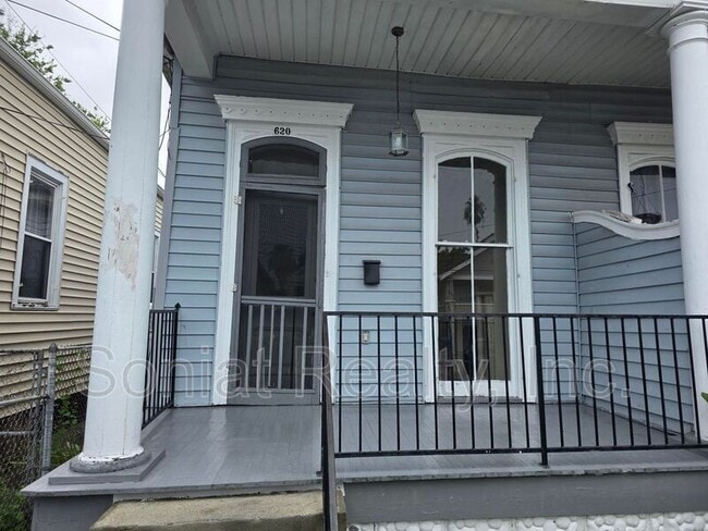 Building Photo - 620 S Cortez St