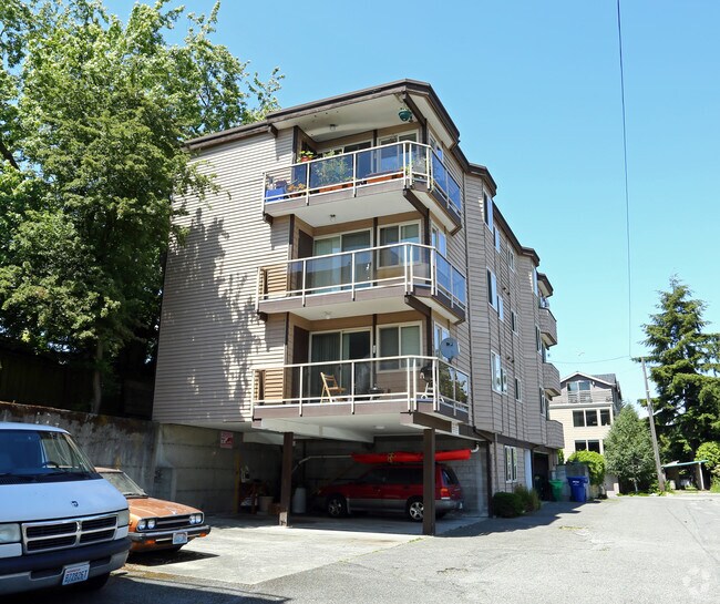 Building Photo - Lynn View Apartments