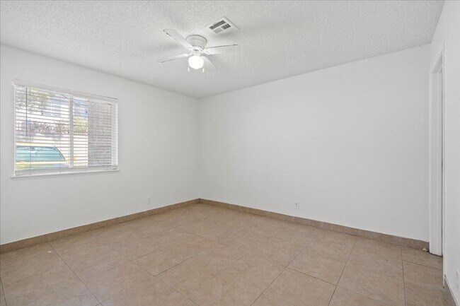 Building Photo - Winwood